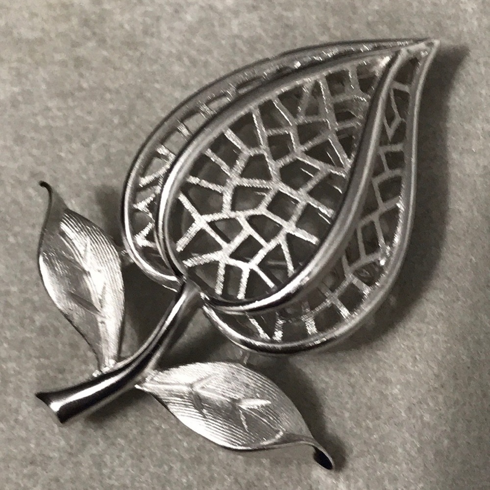 Vintage CROWN TRIFARI Silver Tone Leaf Pin Brooch
